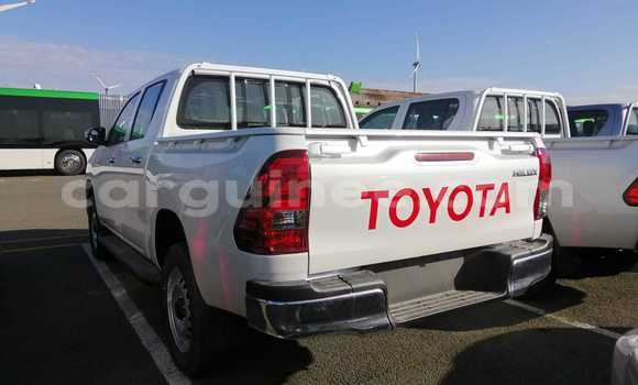 Buy New Toyota Hilux White Car in Import - Dubai in Conakry Buy New Toyota Hilux White Car in Import - Dubai in Conakry