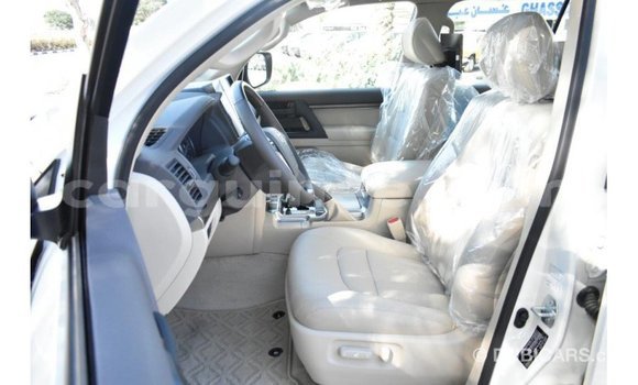 Buy Import Toyota Land Cruiser White Car in Import - Dubai in Conakry Buy Import Toyota Land Cruiser White Car in Import - Dubai in Conakry