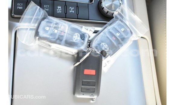 Buy Import Toyota Land Cruiser White Car in Import - Dubai in Conakry Buy Import Toyota Land Cruiser White Car in Import - Dubai in Conakry