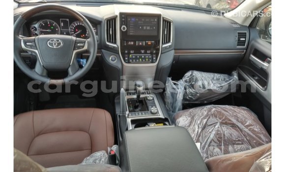 Buy Import Toyota Land Cruiser White Car in Import - Dubai in Conakry Buy Import Toyota Land Cruiser White Car in Import - Dubai in Conakry