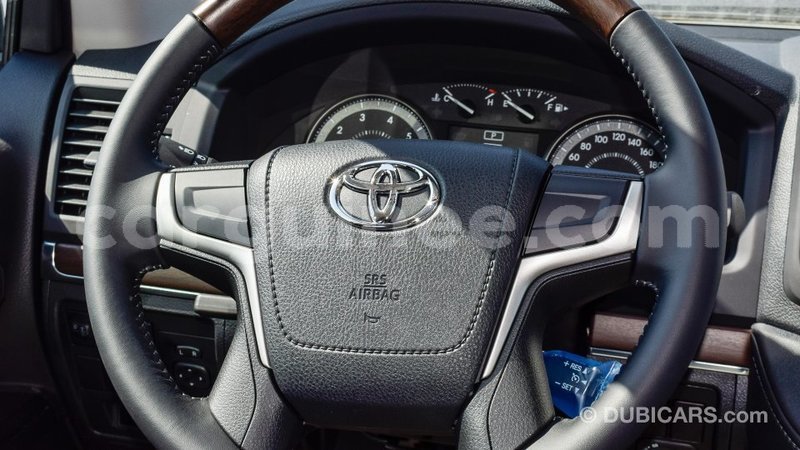 Big with watermark toyota land cruiser conakry import dubai 4247