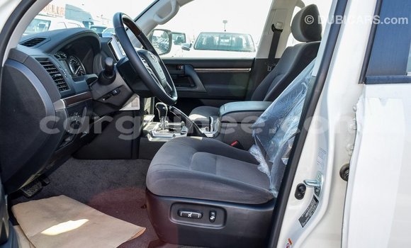 Acheter Import Voiture Toyota Land Cruiser Blanc à Import - Dubai, Conakry Acheter Import Voiture Toyota Land Cruiser Blanc à Import - Dubai, Conakry