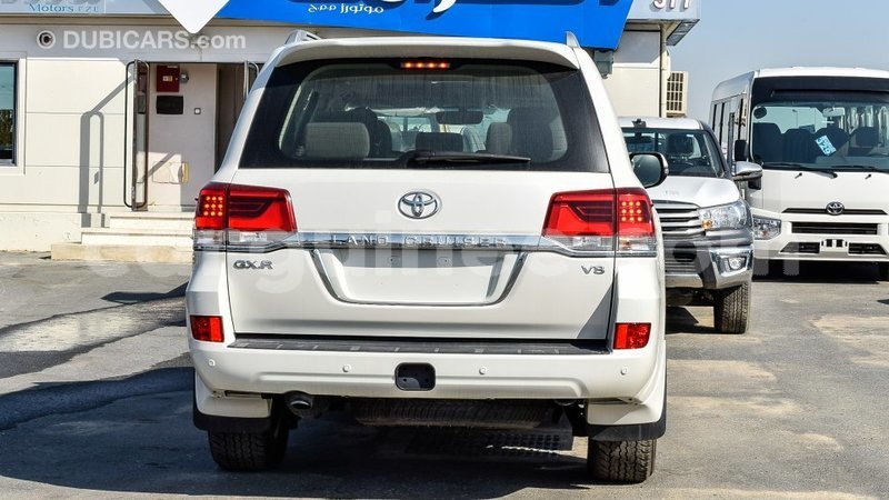 Big with watermark toyota land cruiser conakry import dubai 4267