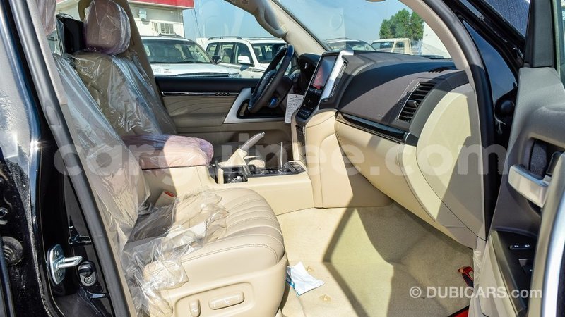 Big with watermark toyota land cruiser conakry import dubai 4268