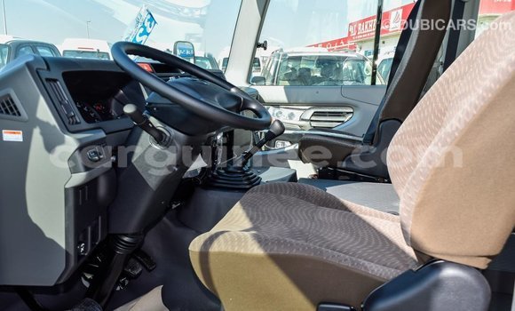 Acheter Import Voiture Toyota Coaster Blanc à Import - Dubai, Conakry Acheter Import Voiture Toyota Coaster Blanc à Import - Dubai, Conakry