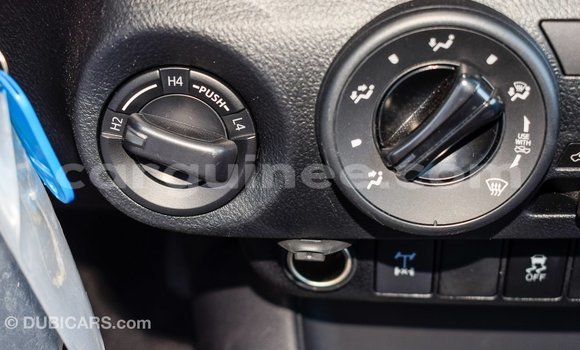 Acheter Import Voiture Toyota Hilux Blanc à Import - Dubai, Conakry Acheter Import Voiture Toyota Hilux Blanc à Import - Dubai, Conakry