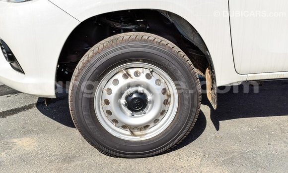 Acheter Import Voiture Toyota Hilux Blanc à Import - Dubai, Conakry Acheter Import Voiture Toyota Hilux Blanc à Import - Dubai, Conakry