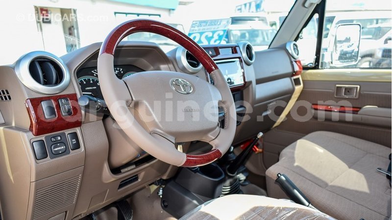 Big with watermark toyota land cruiser conakry import dubai 4271