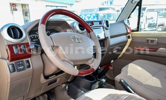 Acheter Import Voiture Toyota Land Cruiser Beige à Import - Dubai, Conakry Acheter Import Voiture Toyota Land Cruiser Beige à Import - Dubai, Conakry