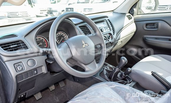 Acheter Import Voiture Mitsubishi L200 Blanc à Import - Dubai, Conakry Acheter Import Voiture Mitsubishi L200 Blanc à Import - Dubai, Conakry