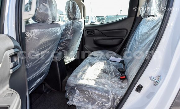 Acheter Import Voiture Mitsubishi L200 Blanc à Import - Dubai, Conakry Acheter Import Voiture Mitsubishi L200 Blanc à Import - Dubai, Conakry