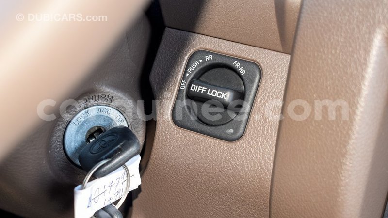 Big with watermark toyota land cruiser conakry import dubai 4281