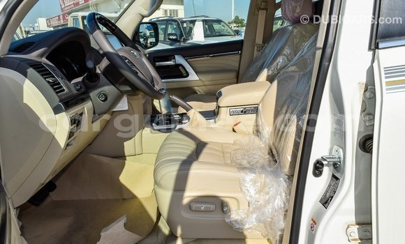 Acheter Import Voiture Toyota Land Cruiser Blanc à Import - Dubai, Conakry Acheter Import Voiture Toyota Land Cruiser Blanc à Import - Dubai, Conakry