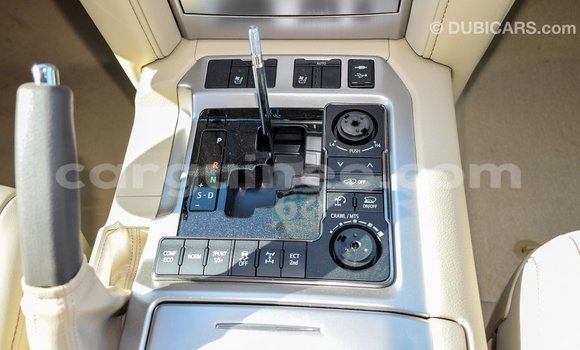 Acheter Import Voiture Toyota Land Cruiser Blanc à Import - Dubai, Conakry Acheter Import Voiture Toyota Land Cruiser Blanc à Import - Dubai, Conakry
