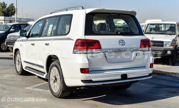 Acheter Import Voiture Toyota Land Cruiser Blanc à Import - Dubai, Conakry Acheter Import Voiture Toyota Land Cruiser Blanc à Import - Dubai, Conakry