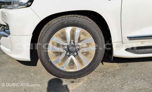 Acheter Import Voiture Toyota Land Cruiser Blanc à Import - Dubai, Conakry Acheter Import Voiture Toyota Land Cruiser Blanc à Import - Dubai, Conakry