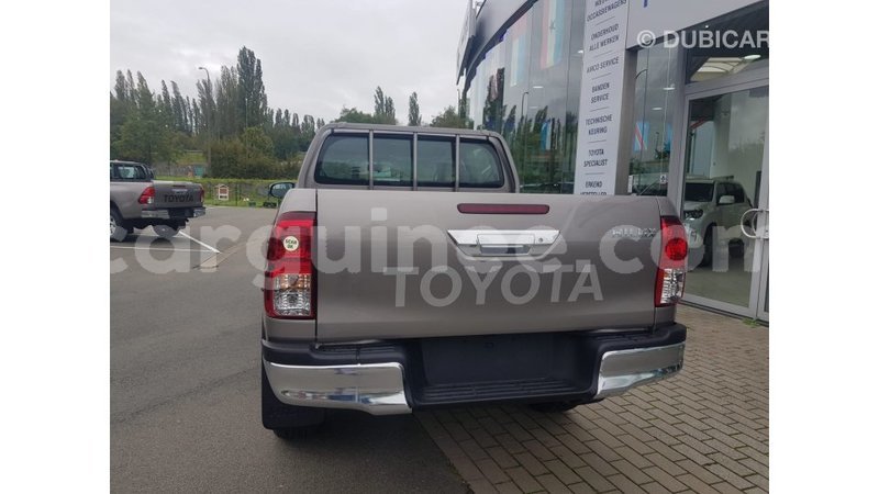 Big with watermark toyota hilux conakry import dubai 4285