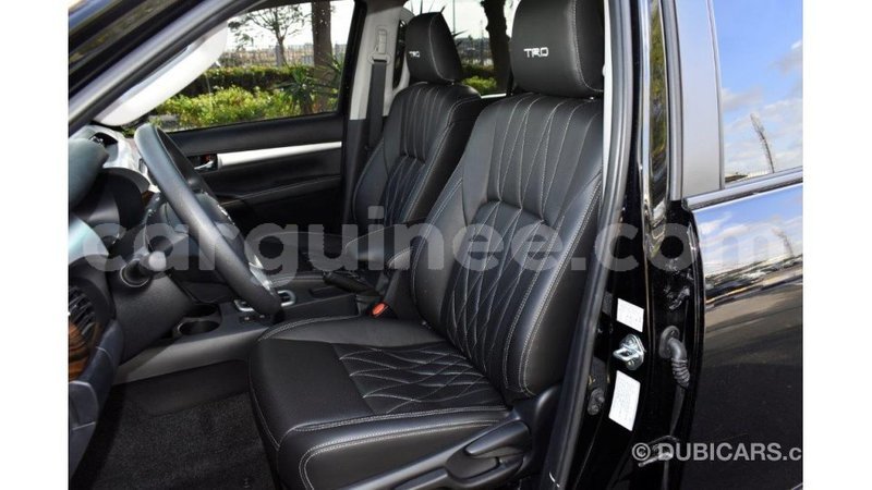 Big with watermark toyota hilux conakry import dubai 4286