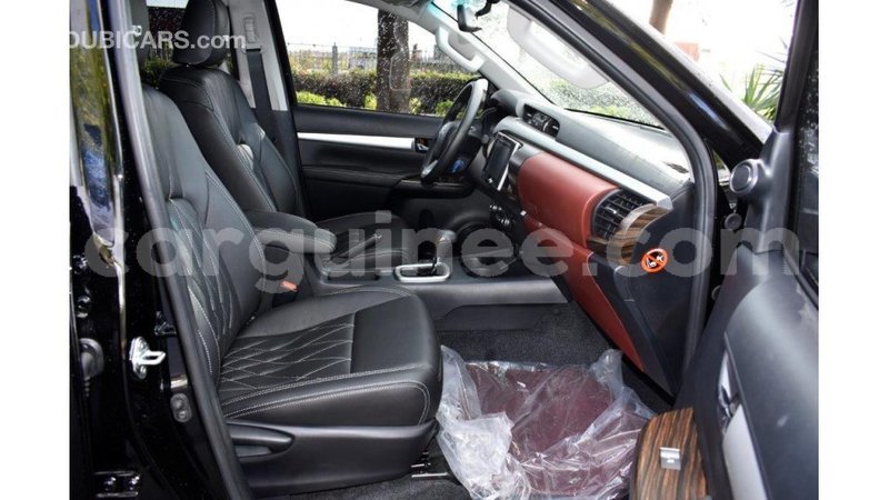 Big with watermark toyota hilux conakry import dubai 4286