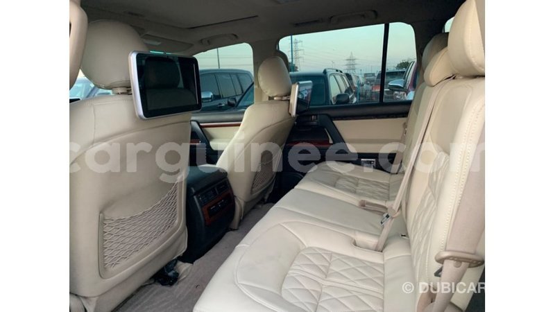 Big with watermark toyota land cruiser conakry import dubai 4299