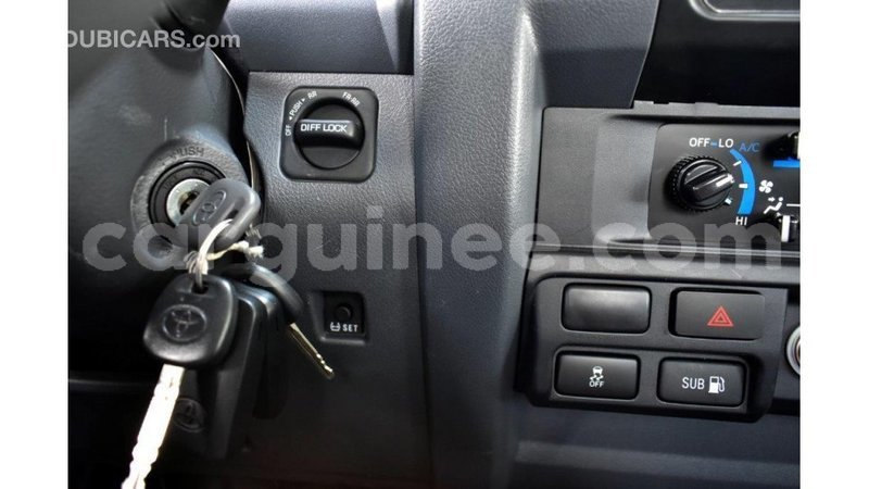 Big with watermark toyota land cruiser conakry import dubai 4308