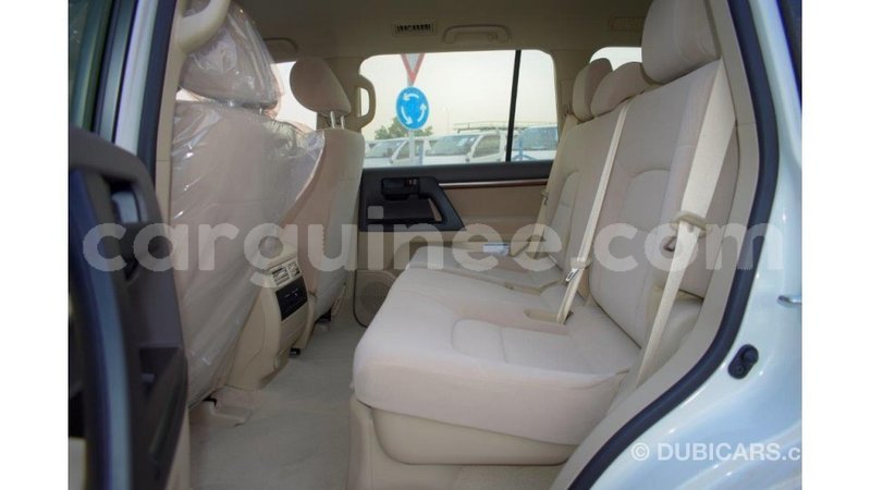 Big with watermark toyota land cruiser conakry import dubai 4324