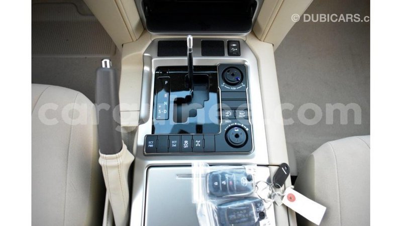 Big with watermark toyota land cruiser conakry import dubai 4324