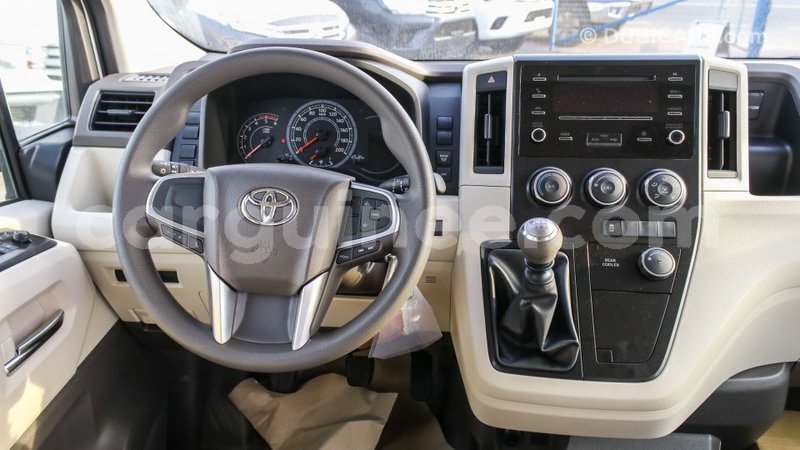 Big with watermark toyota hiace conakry import dubai 4328