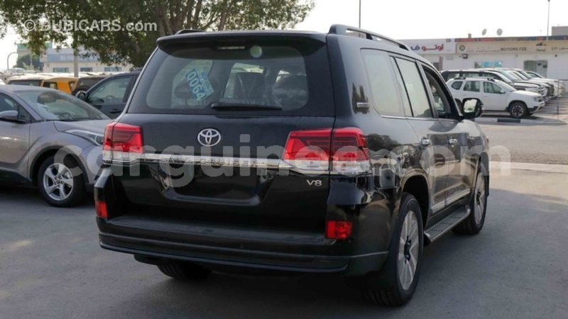 Big with watermark toyota land cruiser conakry import dubai 4334