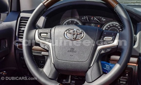 Buy Import Toyota Land Cruiser White Car in Import - Dubai in Conakry Buy Import Toyota Land Cruiser White Car in Import - Dubai in Conakry