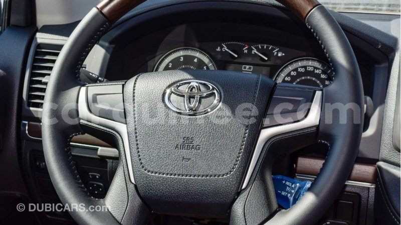 Big with watermark toyota land cruiser conakry import dubai 4337