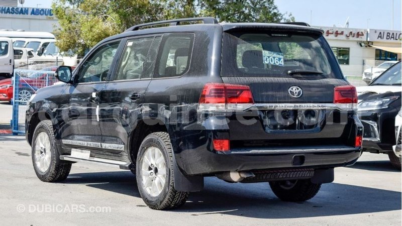 Big with watermark toyota land cruiser conakry import dubai 4337