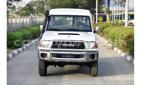 Buy Import Toyota Land Cruiser White Car in Import - Dubai in Conakry Buy Import Toyota Land Cruiser White Car in Import - Dubai in Conakry