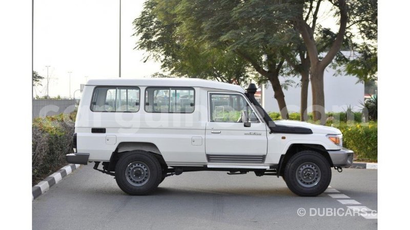 Big with watermark toyota land cruiser conakry import dubai 4340