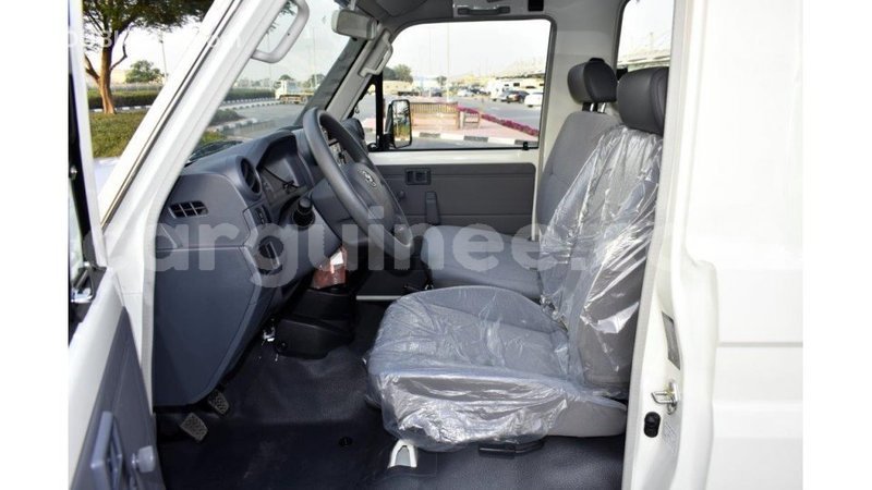 Big with watermark toyota land cruiser conakry import dubai 4340