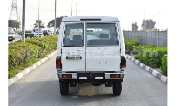 Buy Import Toyota Land Cruiser White Car in Import - Dubai in Conakry Buy Import Toyota Land Cruiser White Car in Import - Dubai in Conakry