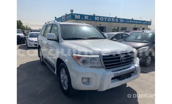 Buy Import Toyota Land Cruiser White Car in Import - Dubai in Conakry Buy Import Toyota Land Cruiser White Car in Import - Dubai in Conakry