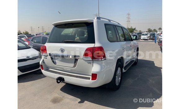 Buy Import Toyota Land Cruiser White Car in Import - Dubai in Conakry Buy Import Toyota Land Cruiser White Car in Import - Dubai in Conakry