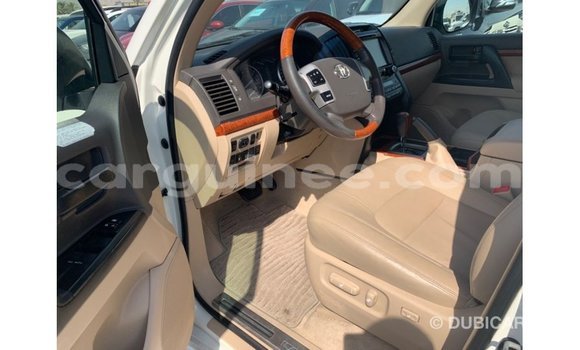 Buy Import Toyota Land Cruiser White Car in Import - Dubai in Conakry Buy Import Toyota Land Cruiser White Car in Import - Dubai in Conakry