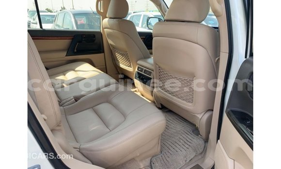 Buy Import Toyota Land Cruiser White Car in Import - Dubai in Conakry Buy Import Toyota Land Cruiser White Car in Import - Dubai in Conakry