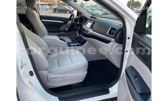 Acheter Import Voiture Toyota Highlander Blanc à Import - Dubai, Conakry Acheter Import Voiture Toyota Highlander Blanc à Import - Dubai, Conakry