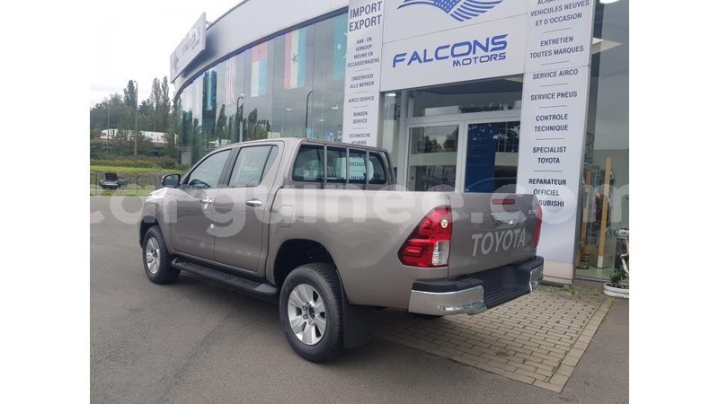 Big with watermark toyota hilux conakry import dubai 4350