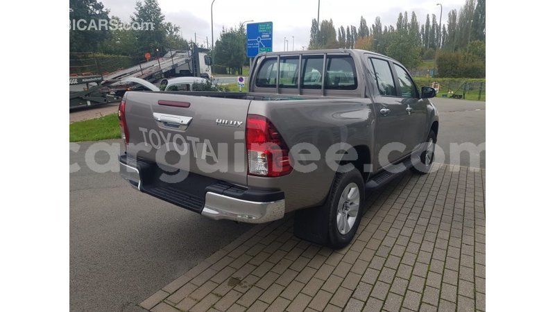 Big with watermark toyota hilux conakry import dubai 4350