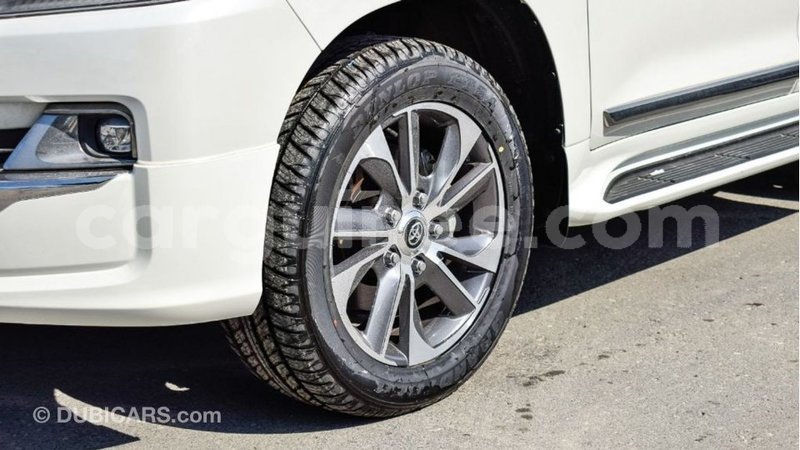 Big with watermark toyota land cruiser conakry import dubai 4353