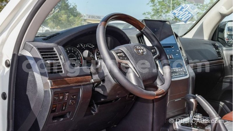 Big with watermark toyota land cruiser conakry import dubai 4353