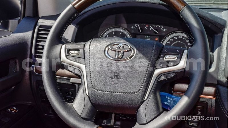 Big with watermark toyota land cruiser conakry import dubai 4353