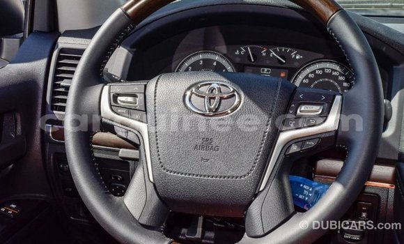 Buy Import Toyota Land Cruiser White Car in Import - Dubai in Conakry Buy Import Toyota Land Cruiser White Car in Import - Dubai in Conakry