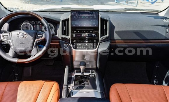 Buy Import Toyota Land Cruiser White Car in Import - Dubai in Conakry Buy Import Toyota Land Cruiser White Car in Import - Dubai in Conakry