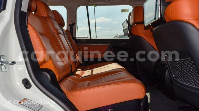 Big with watermark toyota land cruiser conakry import dubai 4353