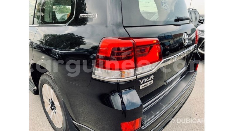 Big with watermark toyota land cruiser conakry import dubai 4358